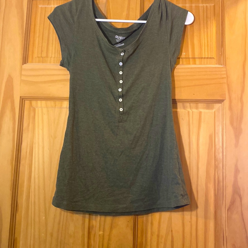 Medium green cotton old navy shirt.